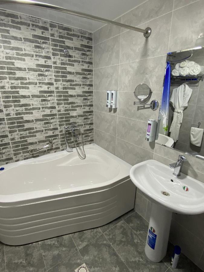 Hotel Vatan Plaza Tashkent Esterno foto
