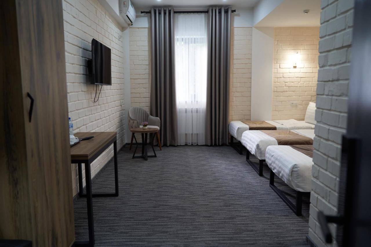 Hotel Vatan Plaza Tashkent Esterno foto