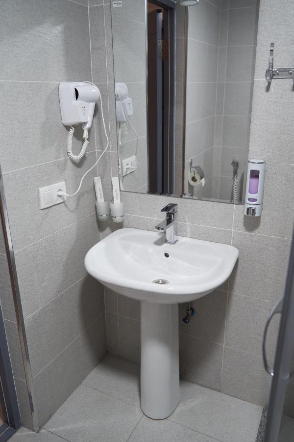 Hotel Vatan Plaza Tashkent Esterno foto